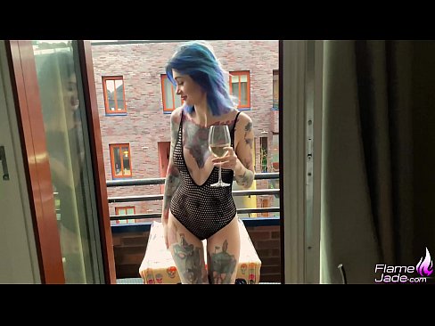 ❤️ Sjajna djevojka sisa gutljajem i strastveno jebe pod otvorenim nebom ❤️ Porno u pornografiji bs.super-vip.top ❌️❤